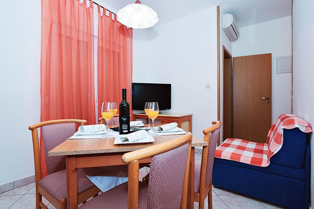 Apartments Lucija Sukošan エクステリア 写真