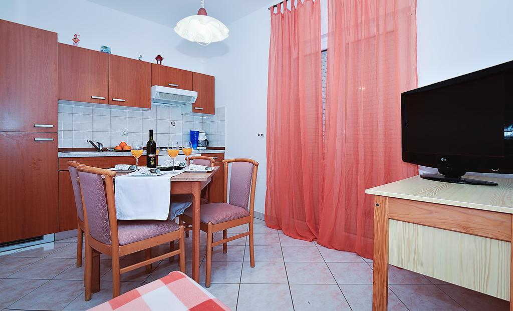 Apartments Lucija Sukošan エクステリア 写真